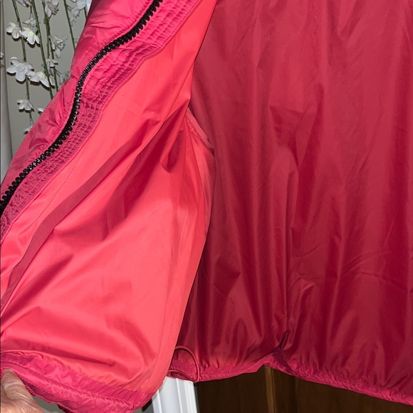Old Navy Women's Hot Pink/Red Puffer Jacket - Picture 6 of 11